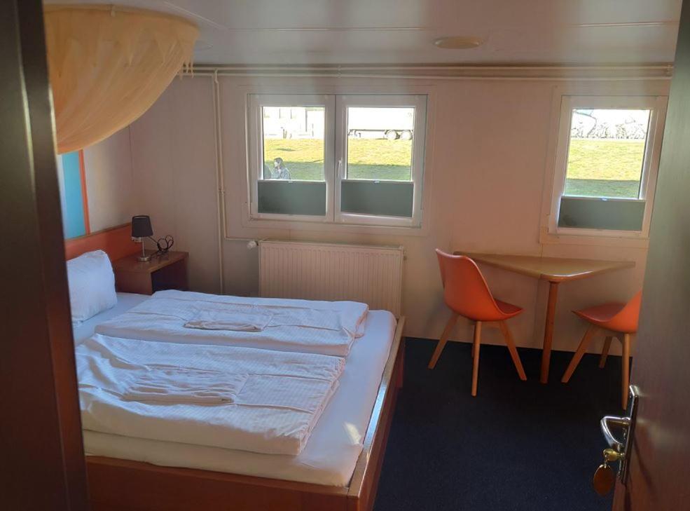 Hotel Shipotel-berlin Gmbh, Shipotel Eastern & Shipotel Western Berlin